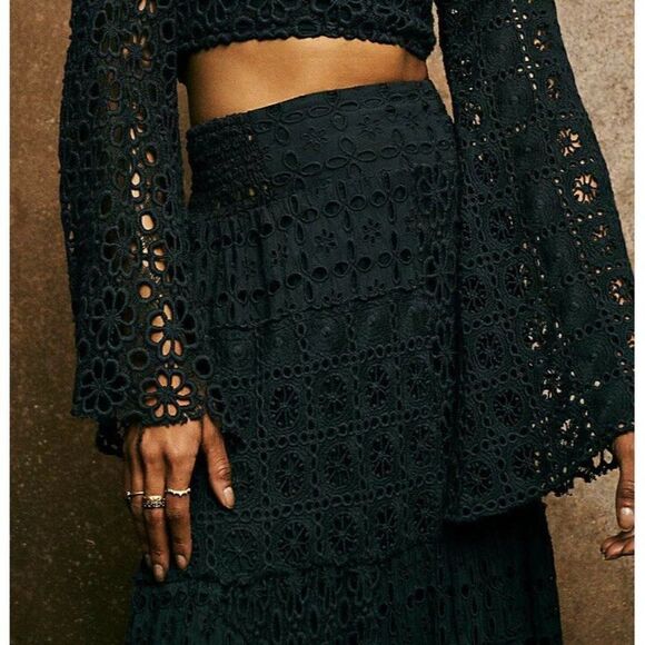 NEW FREE PEOPLE FP ONE Sz M YESENIA SMOCKED EYELET CROCHET LACE MAXI SKIRT - Picture 3 of 3